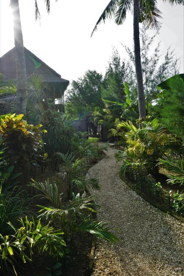 Basa-Basi Lodge Karimunjawa Exterior foto