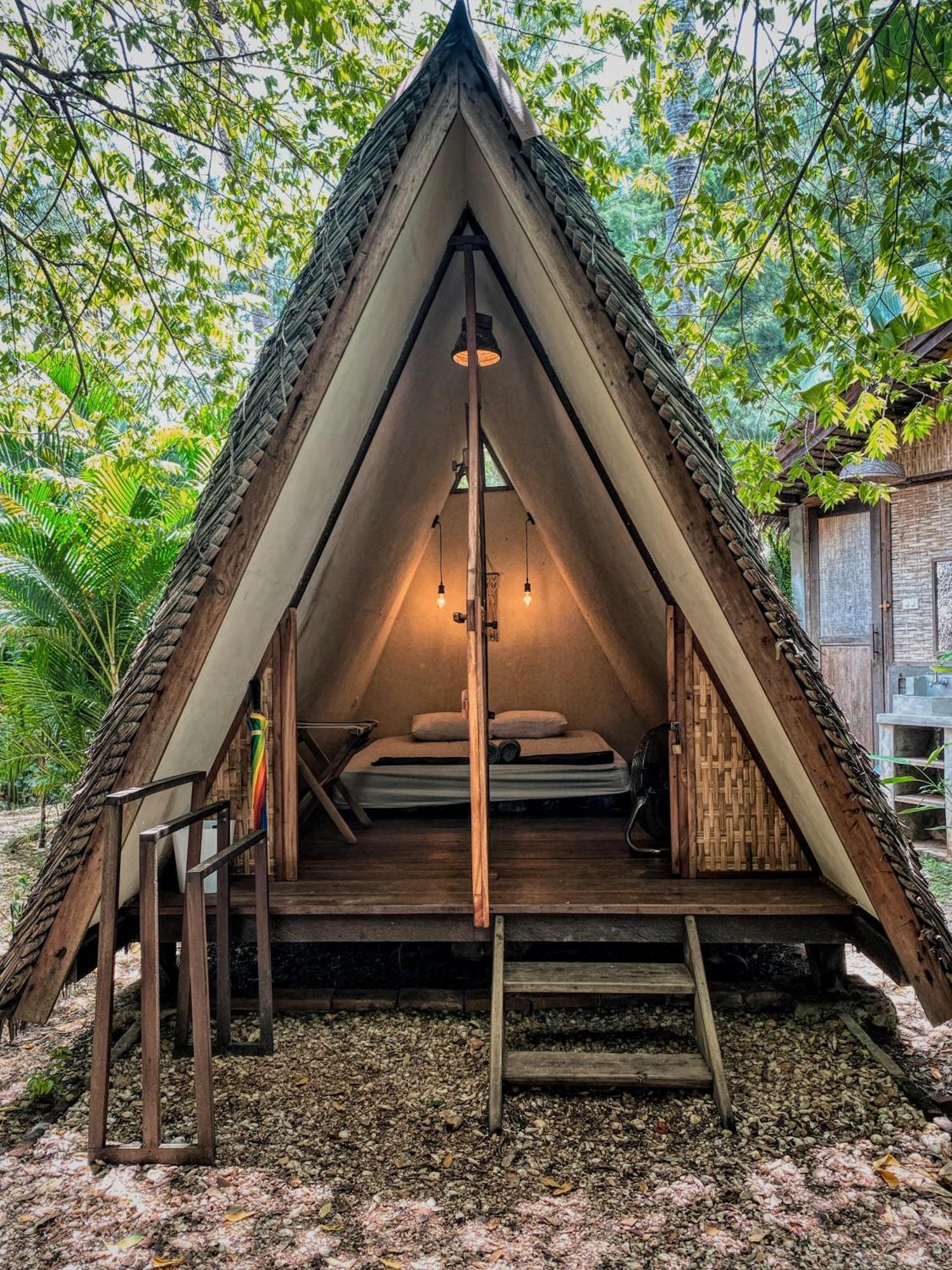 Basa-Basi Lodge Karimunjawa Exterior foto