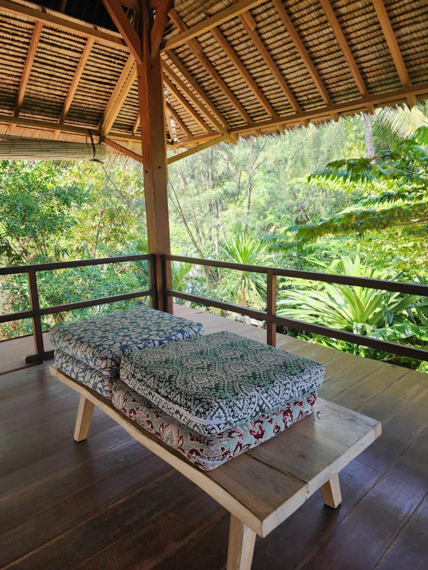 Basa-Basi Lodge Karimunjawa Exterior foto